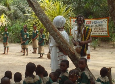 Pere und Mere Jah 2013 mit Kalebassetaschen.jpg